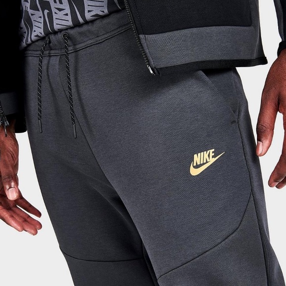 Nike Sportswear Tech Fleece 2-piece Hoodie/Joggers - Smoke grey/metallic gold - Picture 11 of 14